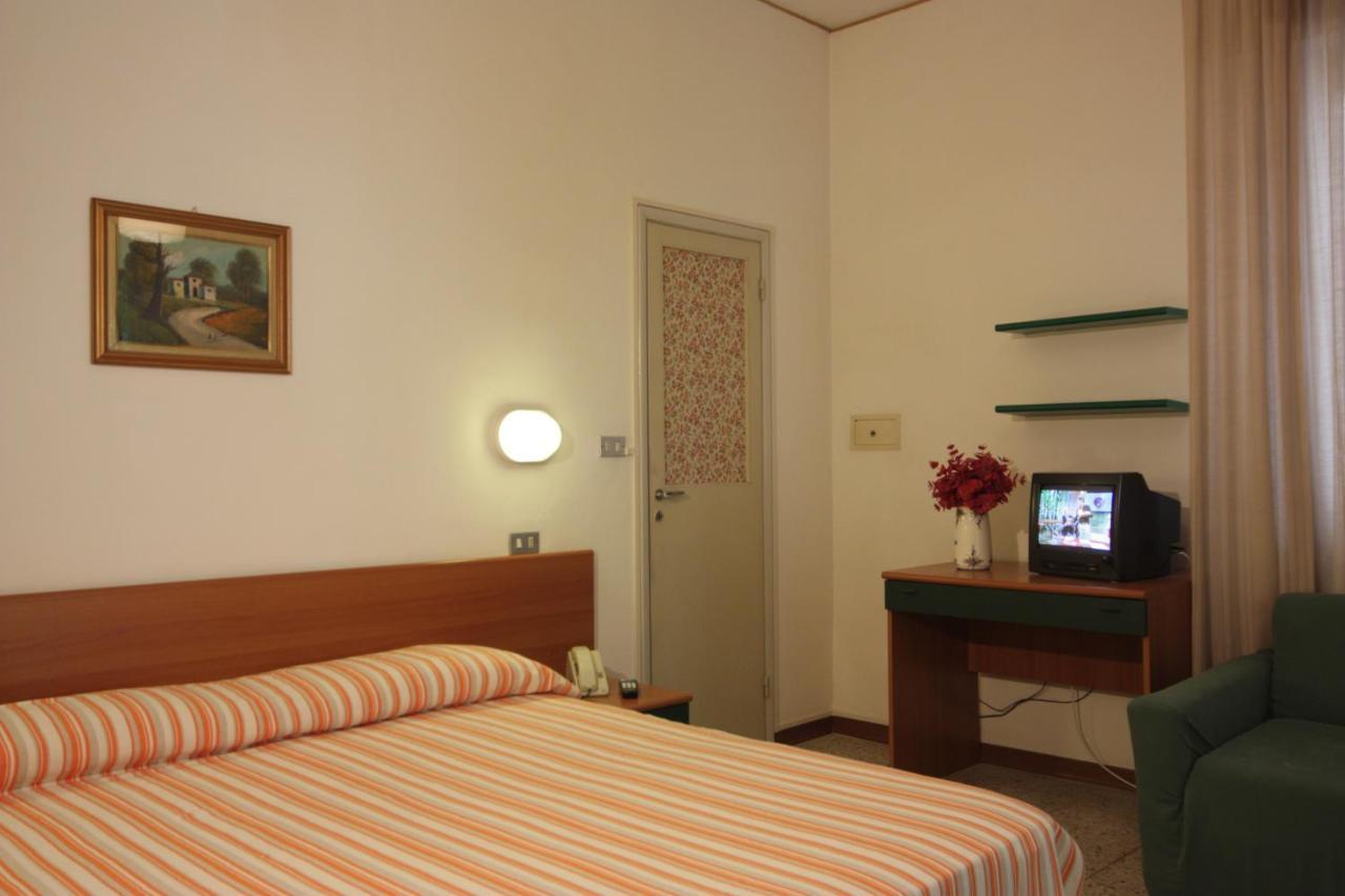 Hotel Garni Picnic Riccione Kültér fotó