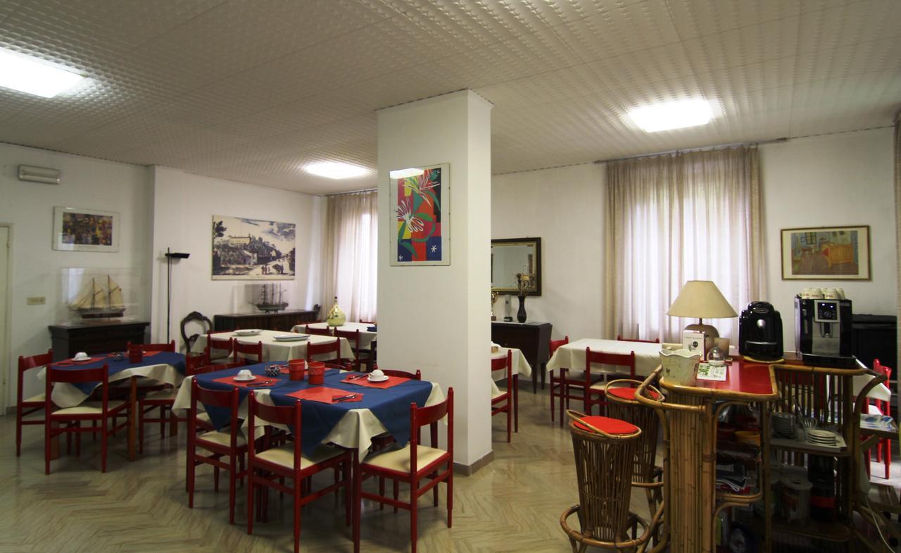 Hotel Garni Picnic Riccione Kültér fotó