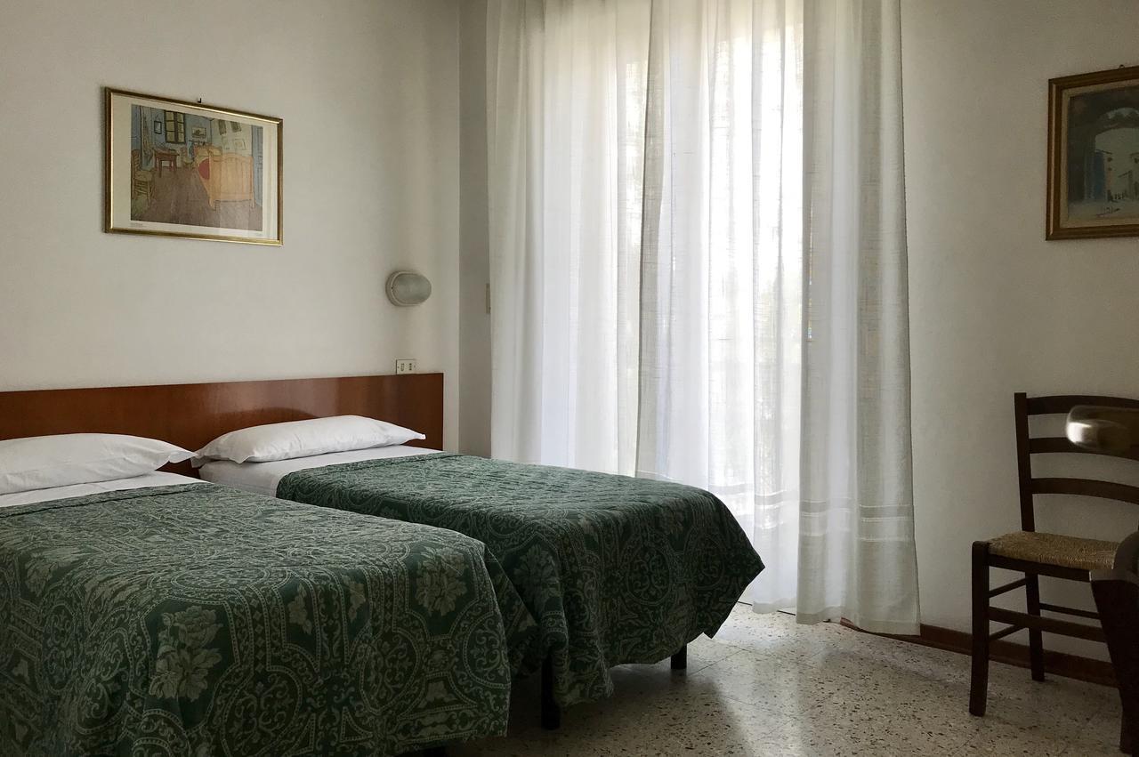 Hotel Garni Picnic Riccione Kültér fotó